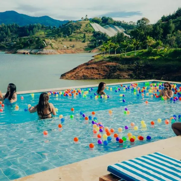 Viajero Guatapé Hostel & Lake Club, hotel v destinaci Guatapé