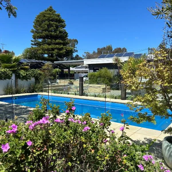 Happy Wanderer Motel Bendigo CHILDREN NOT PERMITTED over 18s only、ベンディゴのホテル