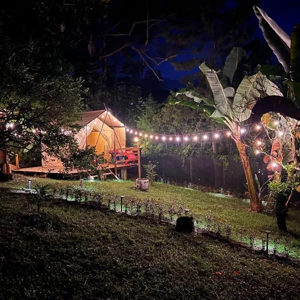 Glamping Colibrí, bosque vecino y vista a la montaña al mismo tiempo, hotel v destinaci Jardin
