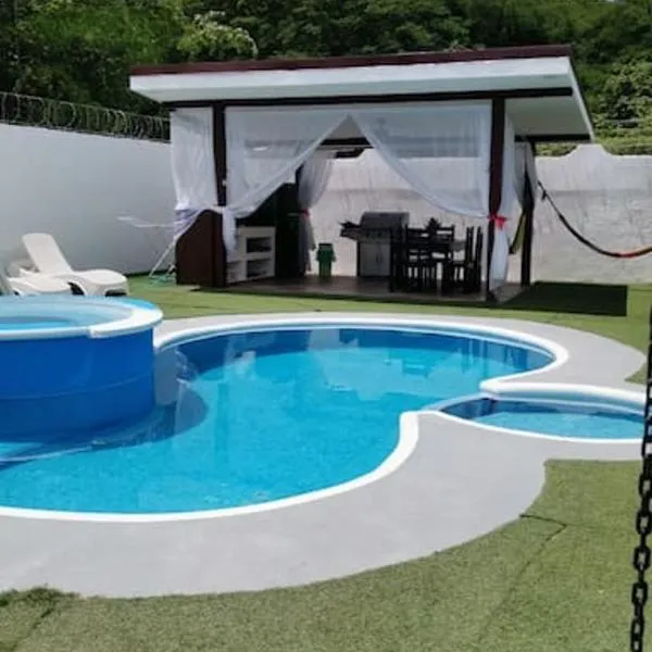 VillaLore piscina exclusiva BBQ AC max 11 personas 5min playas, hotel in Carpintero