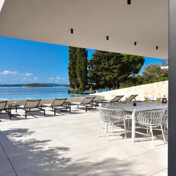 Beachfront Villa FUX Eternity Zdrelac Pasman Zadar, hotel in Ždrelac