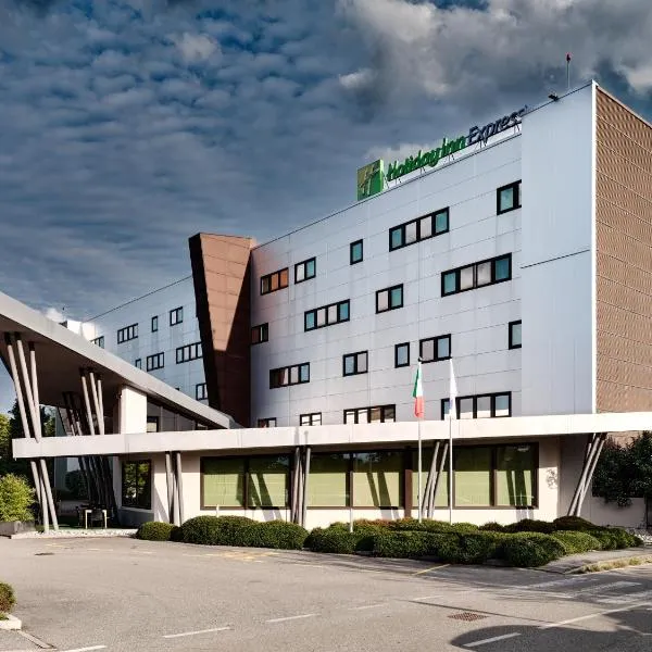 Holiday Inn Express Milan-Malpensa Airport by IHG, hotel en Case Nuove