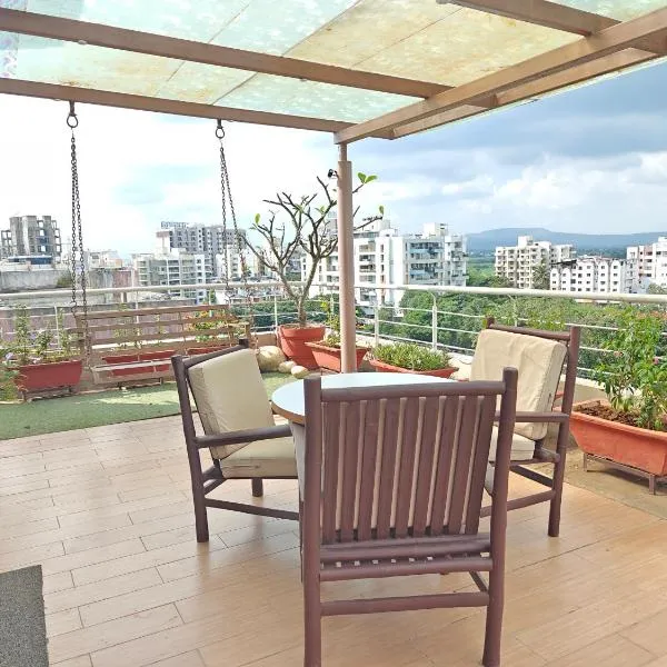 Chandralok Service Apartments، فندق في كولهابور