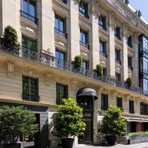 La Clef Tour Eiffel Paris by The Crest Collection, хотел в Париж
