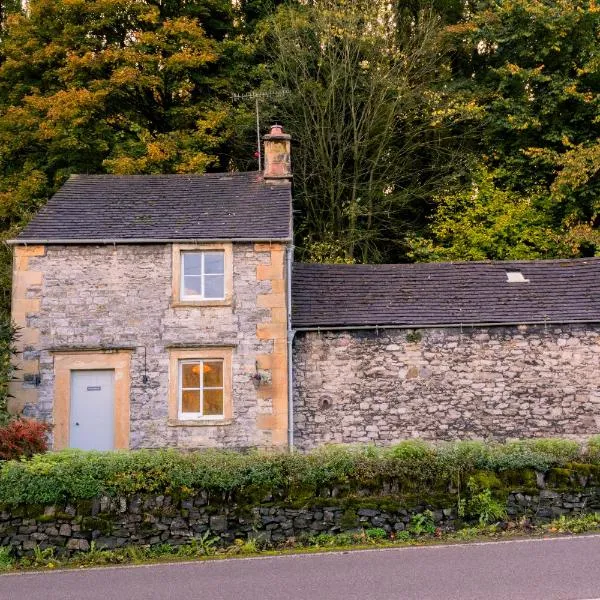 Grade II listed Cottage with Sauna in Bakewell, hotel in Bakewell