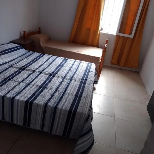 Dpto en excelente ubicación, hotel di Tres Arroyos