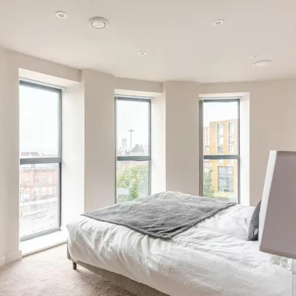 Luxury 2-Bedroom Penthouse with Stunning Views and Parking - Leeds City Centre, hotel v destinaci Leeds