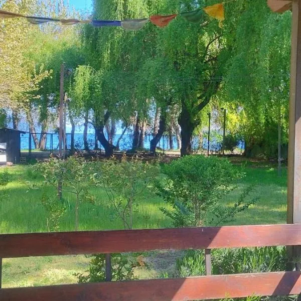 Habitación en Cabaña del lago, hotel in Coñaripe
