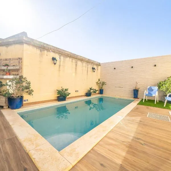 4 Bedroom Holiday Home with Private Pool, hotel v destinaci Żebbuġ