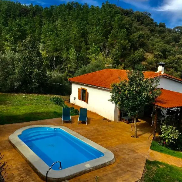 Finca Charco La Olla, hotel v destinaci Jabugo
