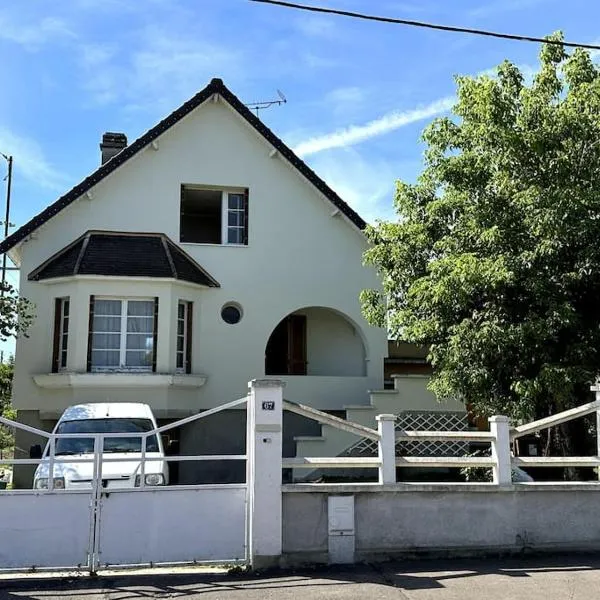 Charmante Maison avec Jardin à Troyes – hotel w mieście Sainte-Savine