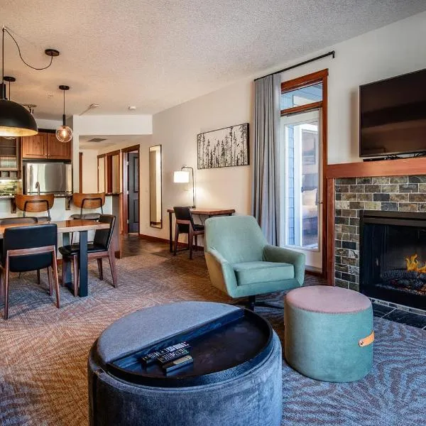 Premium King suite with views and pool, hotel v destinaci Canmore