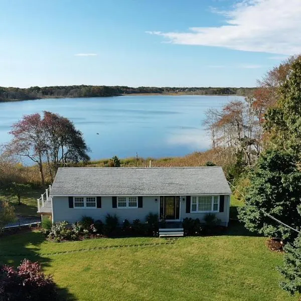 Spectacular waterfront house, hotel in Yarmouth