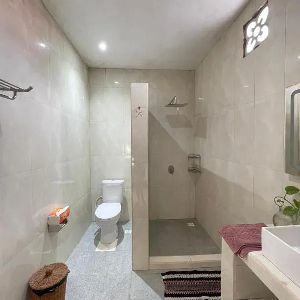 Woody House, hotel in Bedugul
