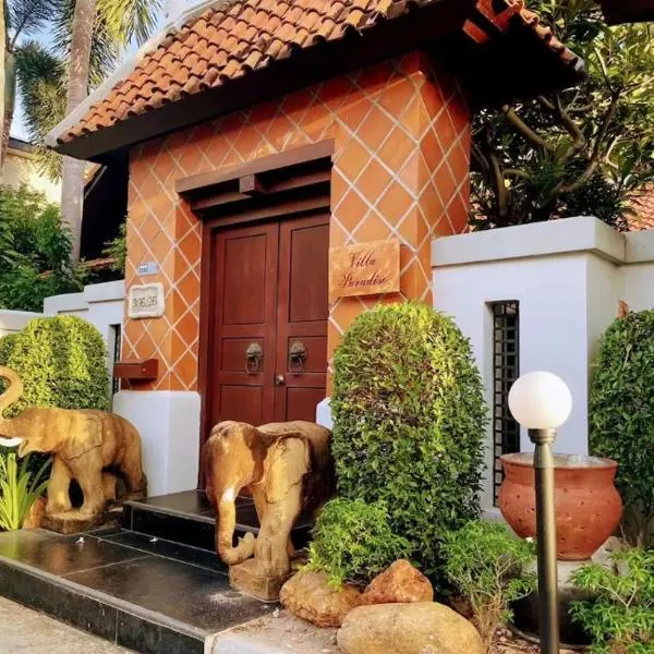 Bali Style Luxury 400sqm Semi-4BED POOL VILLA near Beach & Walking Street, hotel en Jomtien