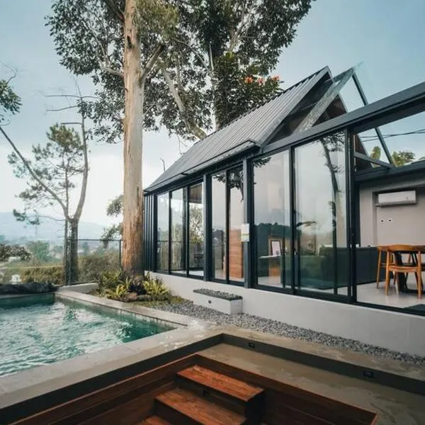 Cottonwood Cabin Villa B Triniti Lembang, hotel in Batureo 1