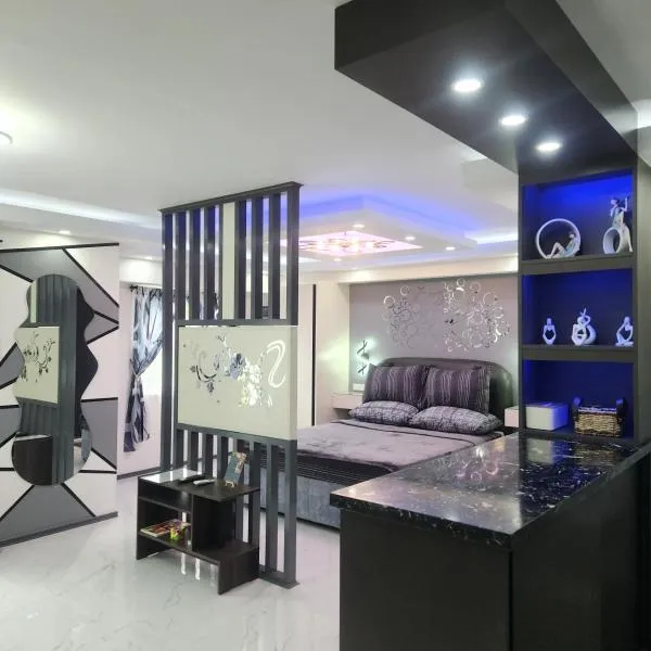 Condo Azur Suites B316 near Airport, Netflix, Stylish, Cozy with swimming pool、Lapu Lapu Cityのホテル