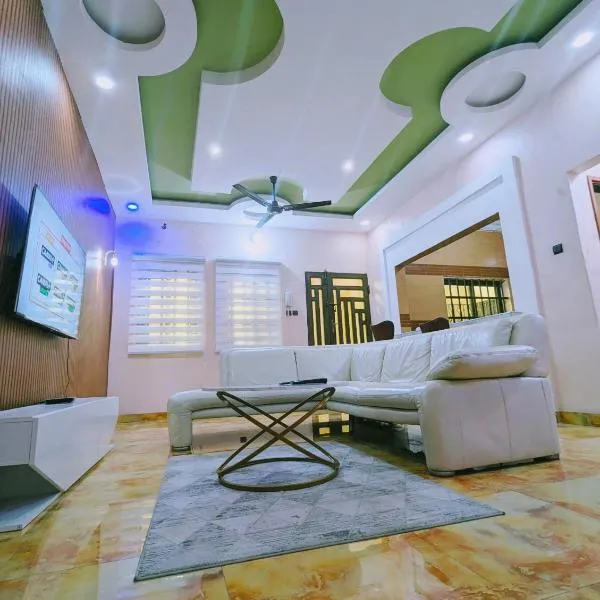 Domicile Cotonou โรงแรมในCadjèhoun