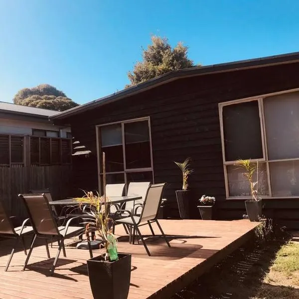 Cedar Palms Pet friendly close to red rocks beach, hótel í Cowes