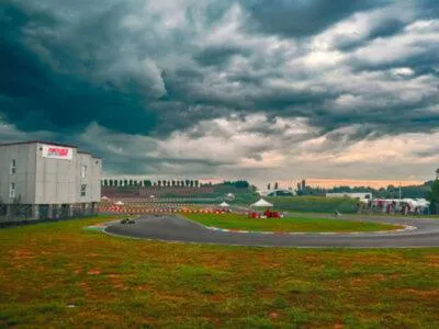Franciacorta Karting Rooms, hotel v destinaci Castrezatto