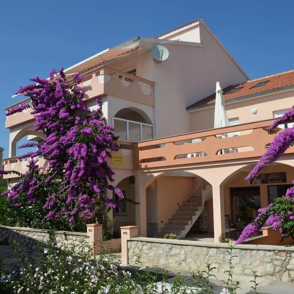 Apartments Jadranka, khách sạn ở Novalja