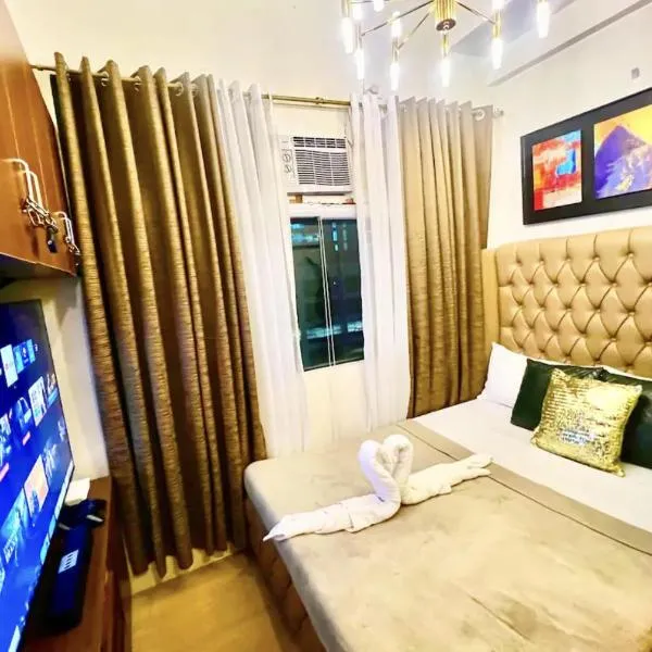 300 Mbps WiFi - 55 inch SMART TV - Alabang condo near Bellevue Hotel Filinvest City, hotel em Manilla