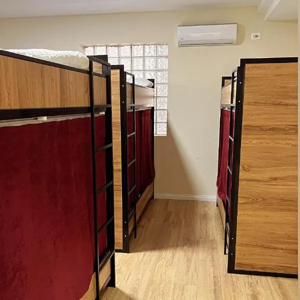 Hostel Chilli, hotel in Tirana