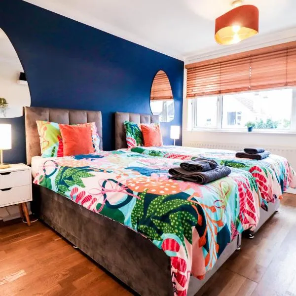Perfect 2 Bedroom Flat Heathrow, Free Parking, hotel in Shepperton