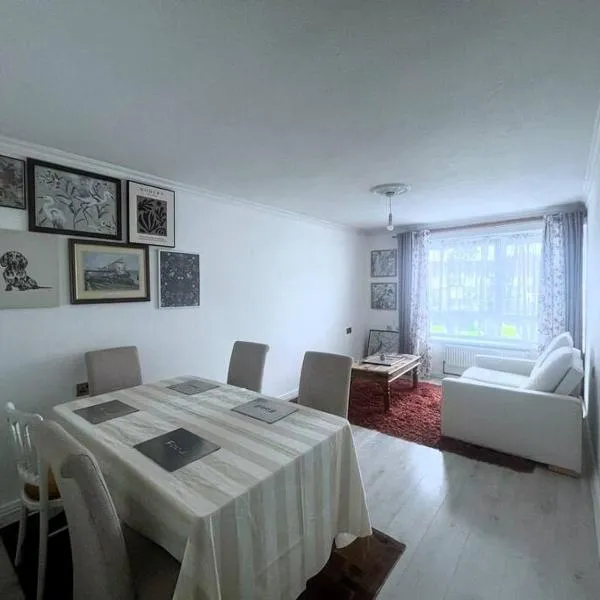 Cosy flat in Romford, 30 mins from London City, hotel in Friern Barnet