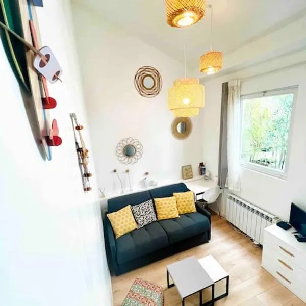 Jolie Mini Maison Lovely Tiny House – hotel w mieście Vitry-sur-Seine