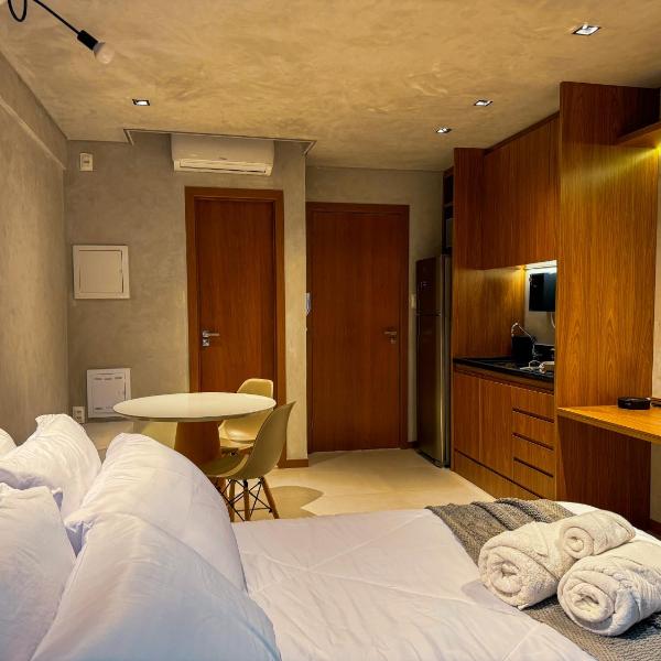 Studio no CORAÇÃO DA BARRA - Entre o FAROL e a Praia do PORTO - Piscina no Rooftop e Vaga - Foto 2