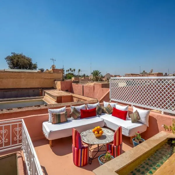 Riad Dar makhzne-location exclusive du Riad entier 4 chambres & terrasse, hotel v Marrákéši