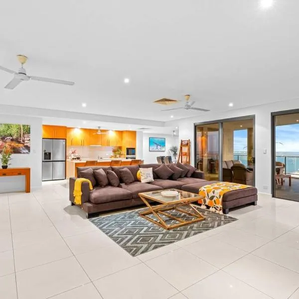 ZenLux 4BR Waterfront Penthouse Pad 270 Panoroma, hotel din Darwin