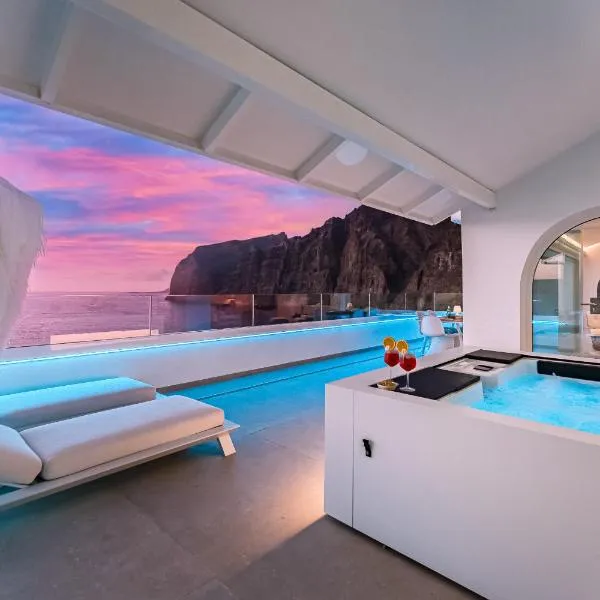 Blue Haven - Ocean View Penthouse with private jacuzzi and community pool, hotel in Acantilado de los Gigantes