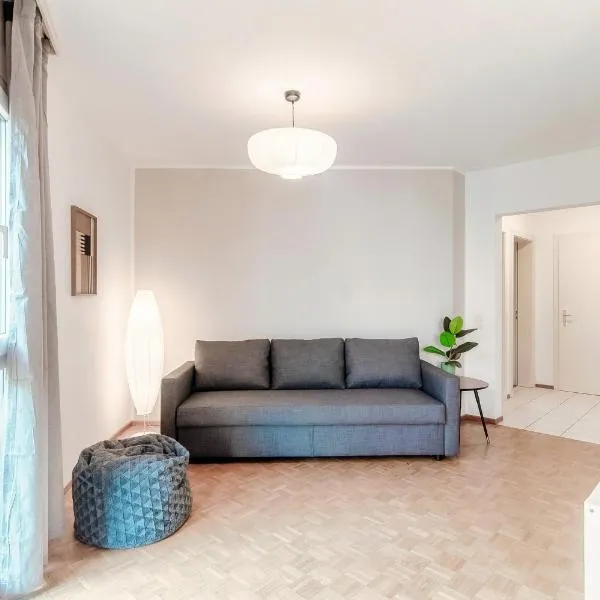 Pink Flat 2 by Quokka 360 - At the border of Switzerland, hotel em Chiasso