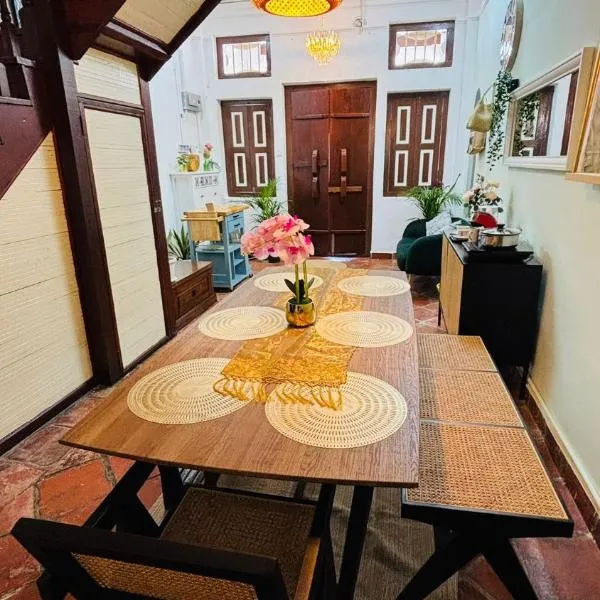 The Bibik at 8 Clarke -NEW Entire #Unesco #HeritageHome, hotel in George Town