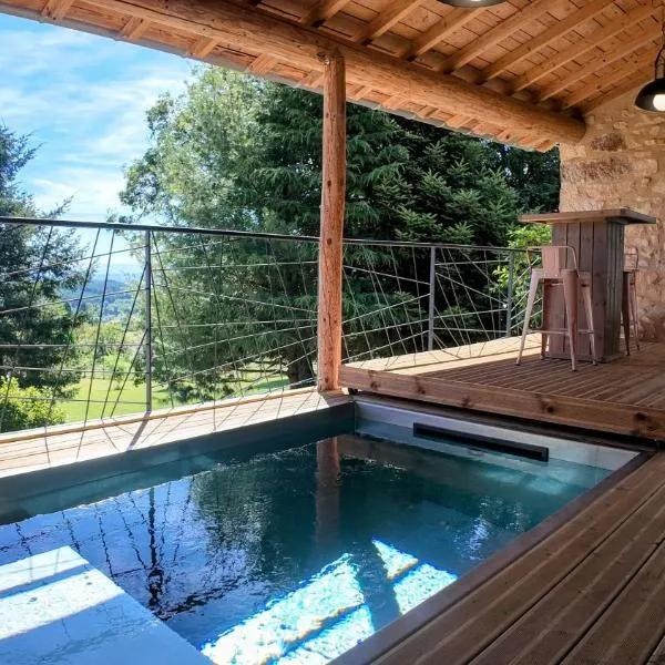 Les Fermes de Manat gîte romantique avec piscine balnéo et sauna, hotel v destinaci Luriecq