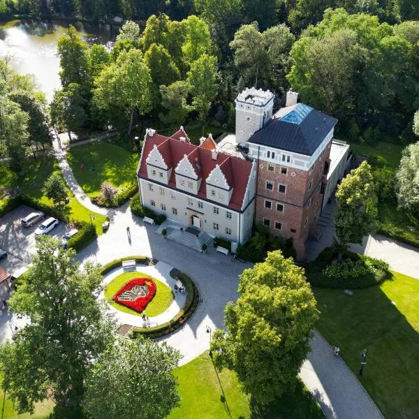 Zamek Topacz, hotel ve Vratislavi
