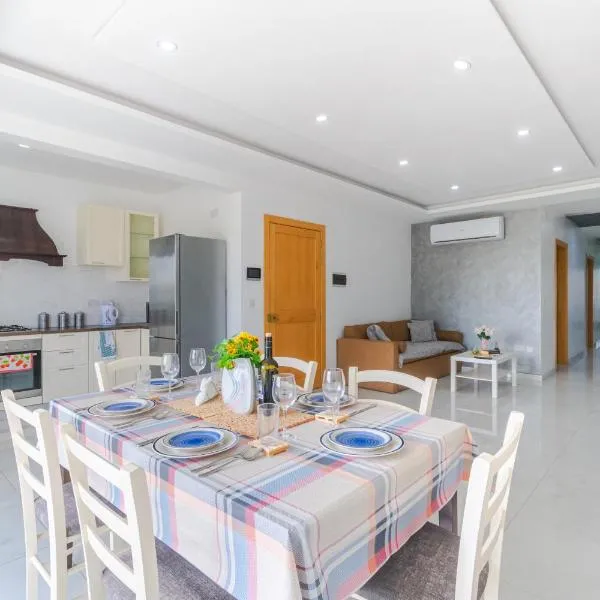 New Spacious Apartment 3 Bdr 2 Bth Bugibba، فندق في خليج سانت بول
