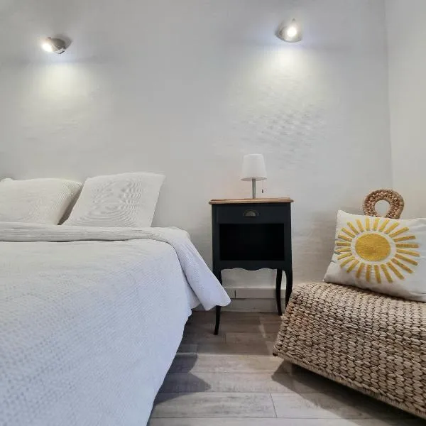 La Chambre Bleue - Chambre avec salle de bain, hotel in Argenton-sur-Creuse