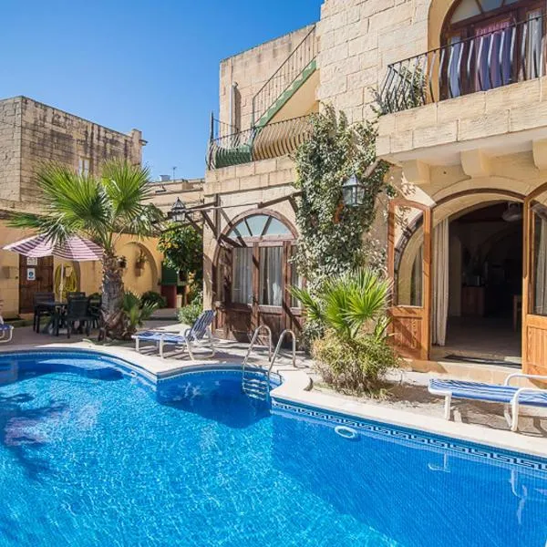 4 Bedroom Farmhouse with Private Pool, hotel v destinaci Żebbuġ