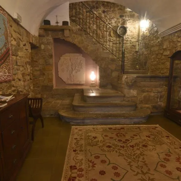 Pensió Bellmirall, hotel v destinaci Girona