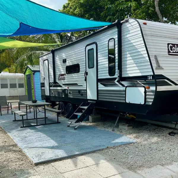 RV by the Sea - Glamping in the Keys - Sleeps 6, khách sạn ở Key Largo