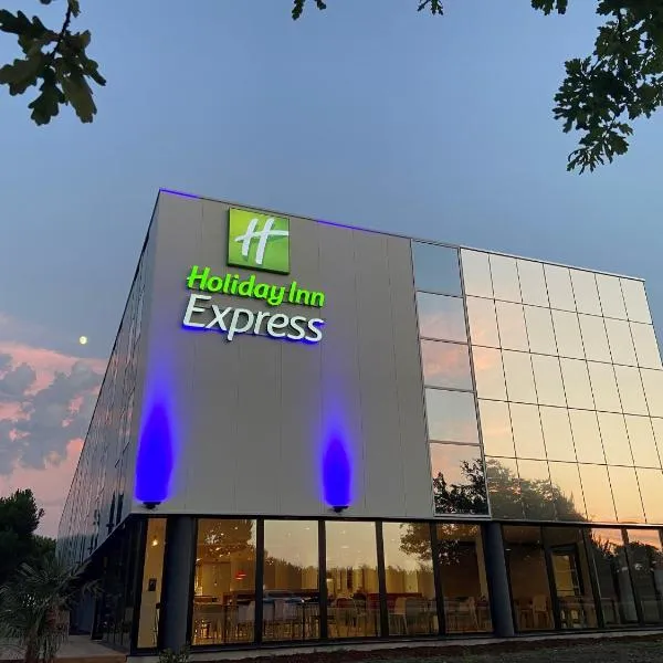 Holiday Inn Express - Arcachon - La Teste by IHG – hotel w mieście La Teste-de-Buch
