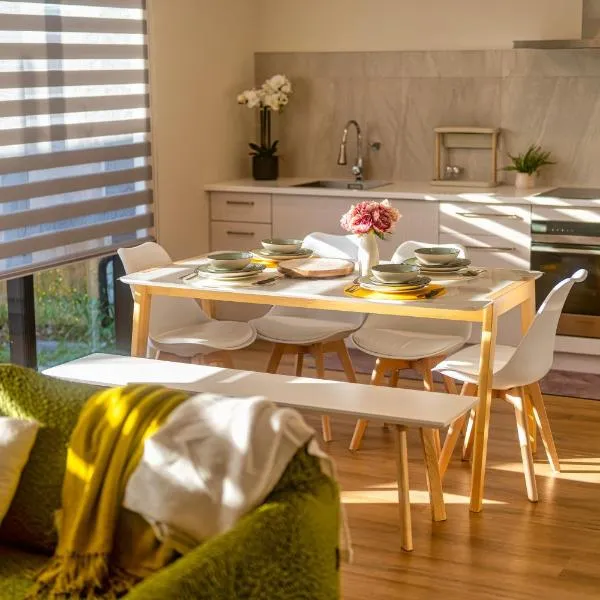 3 bed home with pool table, near Westfield Mall, hotel v Christchurchu