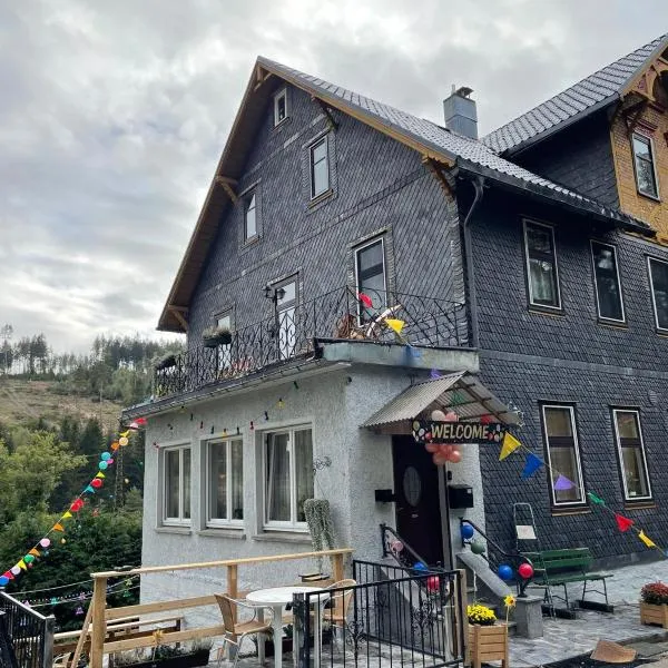 Boutique Hotel Am Bahndamm, hotel di Wallendorf