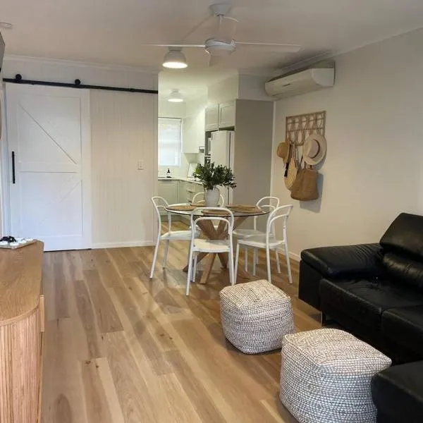 'Rocks Retreat' - Dunbar Court Unit 2 - Renovated & Centrally Located, hotel v destinaci South West Rocks