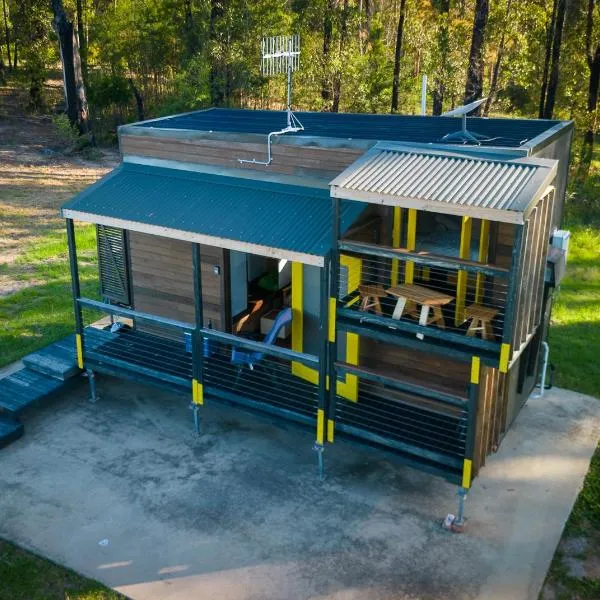 Ocean Breeze Tiny House - Ocean and Lake View, hotel in Mallacoota
