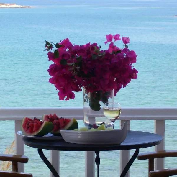 Roussos Beach Hotel, hótel í Náousa