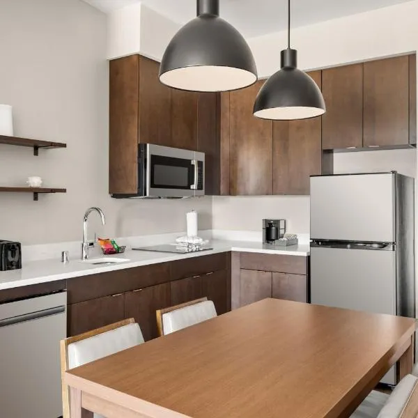 Residence Inn by Marriott Milwaukee Brookfield at Poplar Creek, hotel in Brookfield